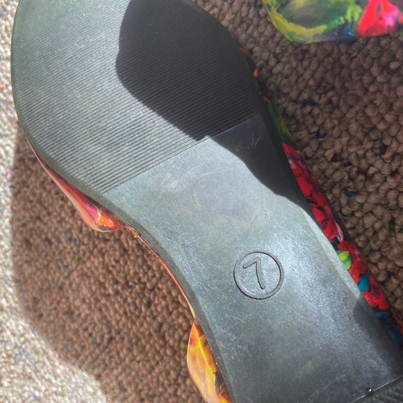NWOT Madden Girl Flats 7 Summer Floral Flats Colorful Spring Bright Shoes Work - Picture 8 of 9